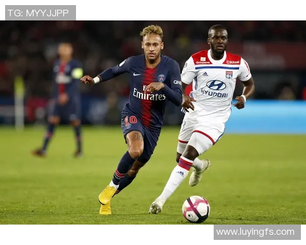 巴黎圣日耳曼与里昂的巅峰对决精彩回顾与赛后分析