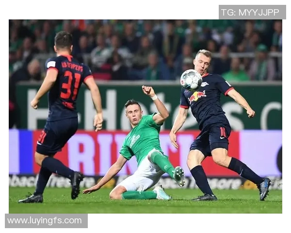 莱红牛迎战沙尔克全力争胜展现球队实力与战术魅力