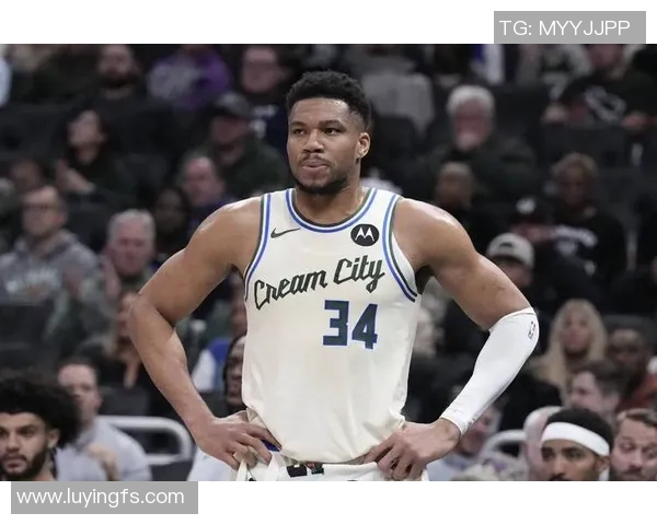 扬尼斯阿德托昆博如何在NBA赛场上展现全能篮球天赋与领导力 扬尼斯阿德托昆博如何在NBA赛场上展现全能篮球天赋与领导力